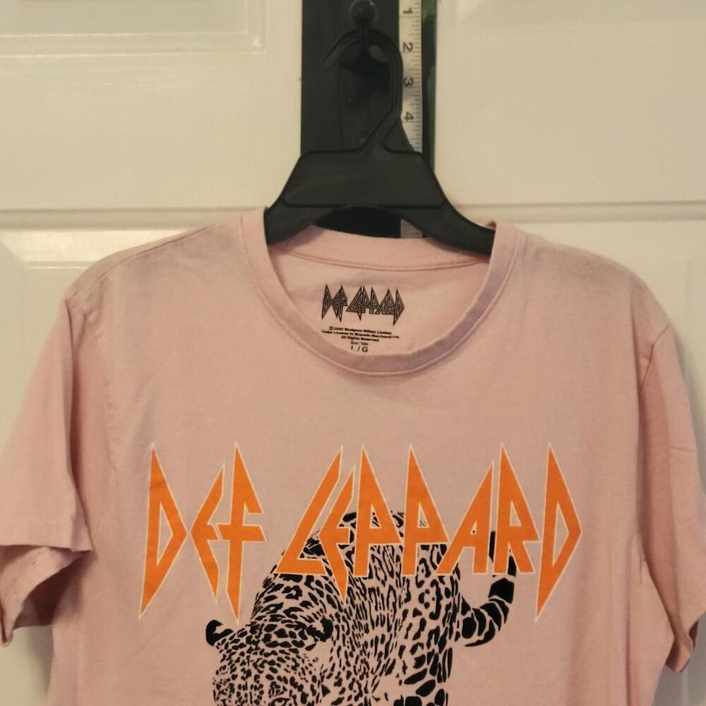 Def Leppard Pink Leopard Graphic Band Tee - Size L